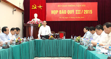 Thứ trưởng Nguyễn Hồng Trường chủ trì họp báo.